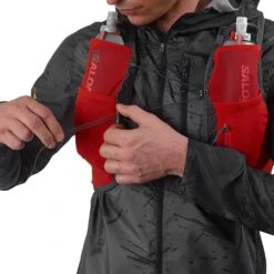 Salomon Active Skin 8 Rouge -Vêtements De Sport main LC1909600 4 GHO ACTIVE SKIN 8 with flasks Fiery Red EBON.png.high res b65a