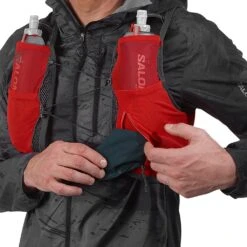Salomon Active Skin 8 Rouge -Vêtements De Sport main LC1909600 5 GHO ACTIVE SKIN 8 with flasks Fiery Red EBON.png.high res 3c3c