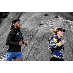 Salomon Active Skin 8 Noir -Vêtements De Sport main Salomon Campaign A Trail Running Digne 2965.jpg.high res bdf7