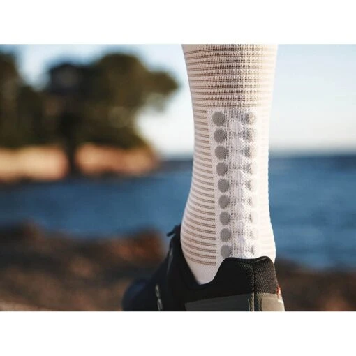Compressport Pro Racing Socks V4.0 Run High Blanc – Image 4